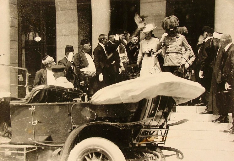 Archiduque Francisco Fernando y su esposa, la condesa Sofía de Hohenberg, saliendo del Salón de la Ciudad en Sarajevo, 28 de junio 1914